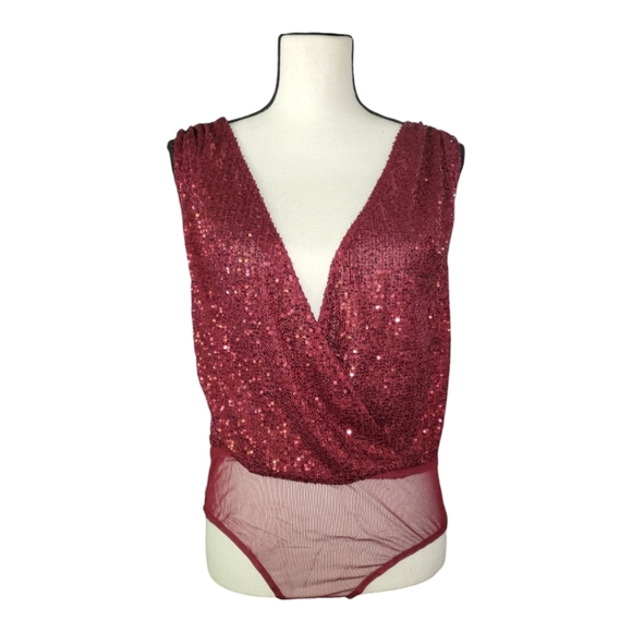 💕Lulus red all over sequence bodysuit with low cut front and back - Picture 1 of 7